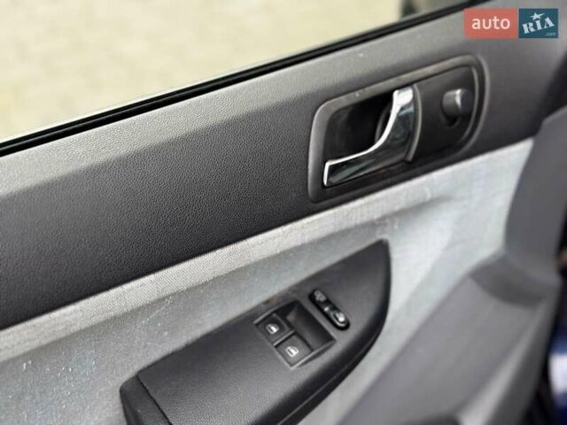 Синій Шкода Фабія, об'ємом двигуна 1.4 л та пробігом 352 тис. км за 2150 $, фото 19 на Automoto.ua