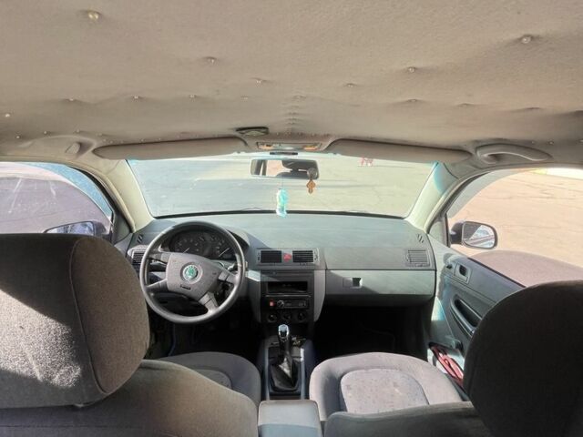 Синій Шкода Фабія, об'ємом двигуна 1.4 л та пробігом 350 тис. км за 2900 $, фото 7 на Automoto.ua