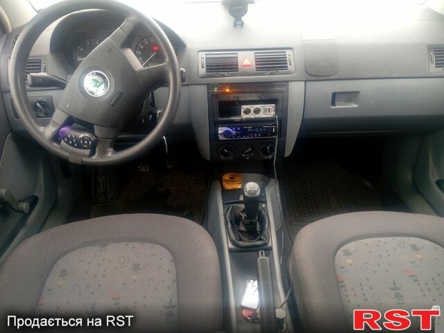 Синий Шкода Фабия, объемом двигателя 1.4 л и пробегом 190 тыс. км за 3500 $, фото 3 на Automoto.ua