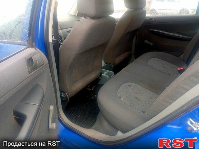 Синий Шкода Фабия, объемом двигателя 1.4 л и пробегом 190 тыс. км за 3500 $, фото 2 на Automoto.ua