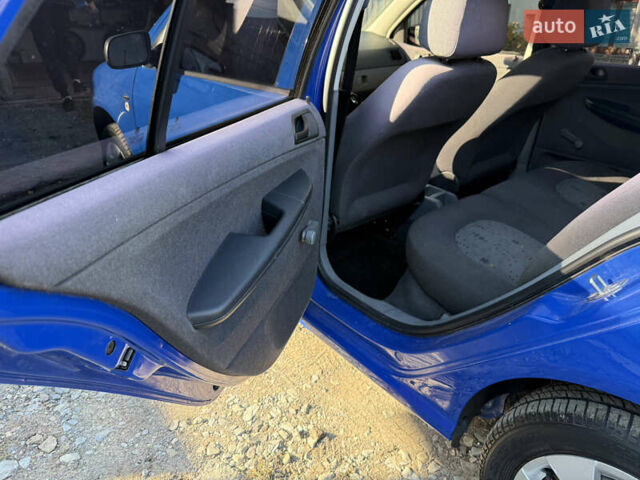 Синій Шкода Фабія, об'ємом двигуна 1.4 л та пробігом 188 тис. км за 3800 $, фото 12 на Automoto.ua