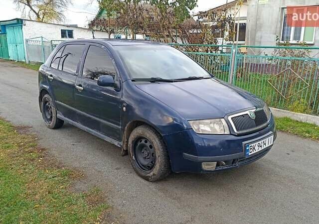 Синій Шкода Фабія, об'ємом двигуна 1.4 л та пробігом 300 тис. км за 2250 $, фото 2 на Automoto.ua