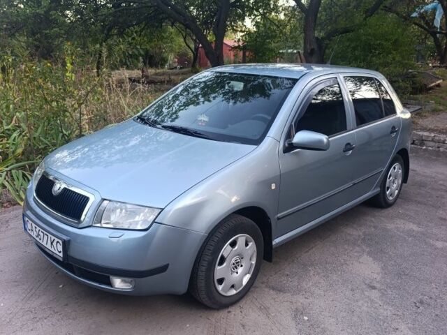 Синий Шкода Фабия, объемом двигателя 1.4 л и пробегом 263 тыс. км за 3800 $, фото 1 на Automoto.ua