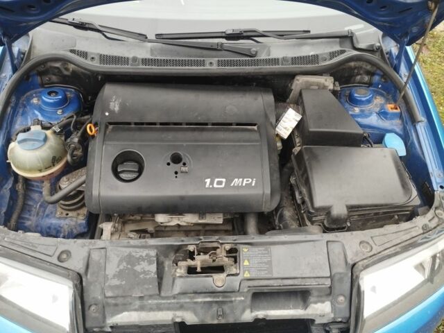 Синий Шкода Фабия, объемом двигателя 1 л и пробегом 298 тыс. км за 2300 $, фото 4 на Automoto.ua