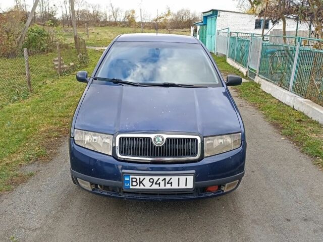 Синий Шкода Фабия, объемом двигателя 1.4 л и пробегом 300 тыс. км за 2350 $, фото 4 на Automoto.ua