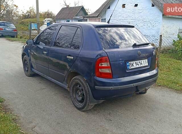 Синій Шкода Фабія, об'ємом двигуна 1.4 л та пробігом 300 тис. км за 1950 $, фото 1 на Automoto.ua