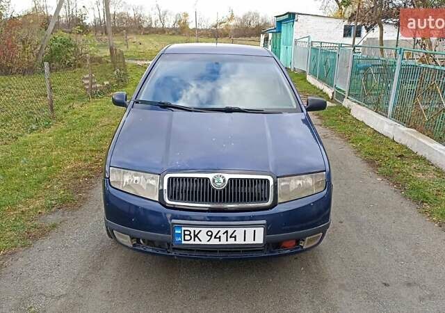 Синій Шкода Фабія, об'ємом двигуна 1.4 л та пробігом 300 тис. км за 2250 $, фото 4 на Automoto.ua