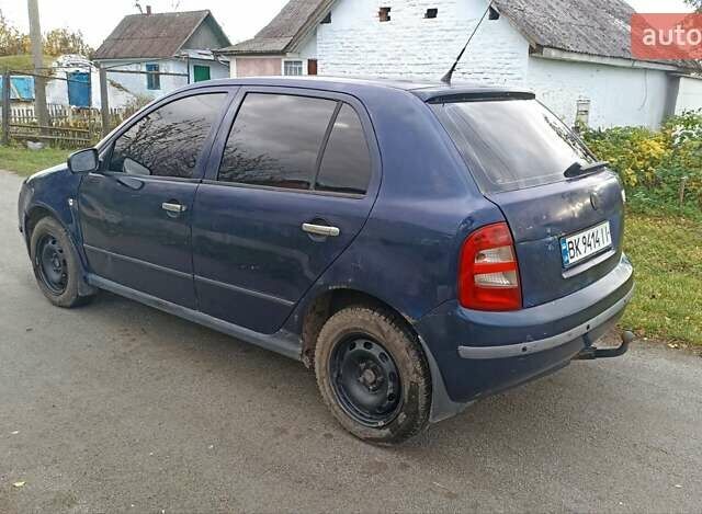 Синій Шкода Фабія, об'ємом двигуна 1.4 л та пробігом 300 тис. км за 2250 $, фото 1 на Automoto.ua