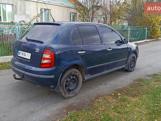 Синий Шкода Фабия, объемом двигателя 1.4 л и пробегом 300 тыс. км за 2350 $, фото 3 на Automoto.ua