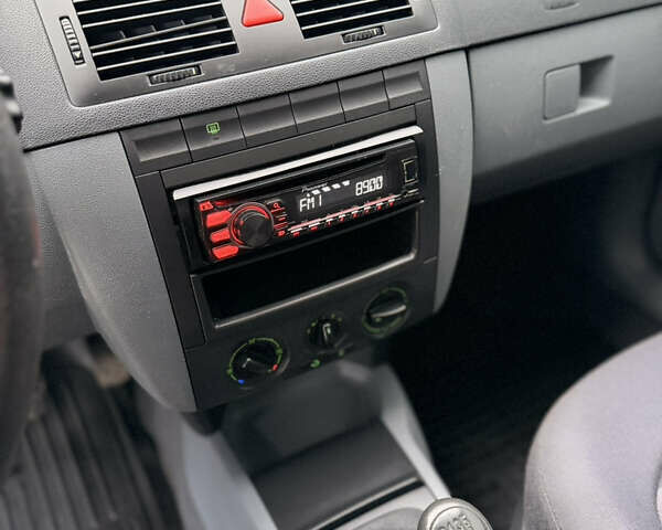 Синий Шкода Фабия, объемом двигателя 1.39 л и пробегом 188 тыс. км за 3600 $, фото 34 на Automoto.ua