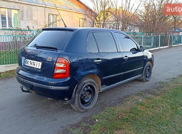 Синій Шкода Фабія, об'ємом двигуна 1.4 л та пробігом 300 тис. км за 1980 $, фото 3 на Automoto.ua