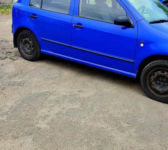 Синий Шкода Фабия, объемом двигателя 1.4 л и пробегом 206 тыс. км за 4000 $, фото 5 на Automoto.ua