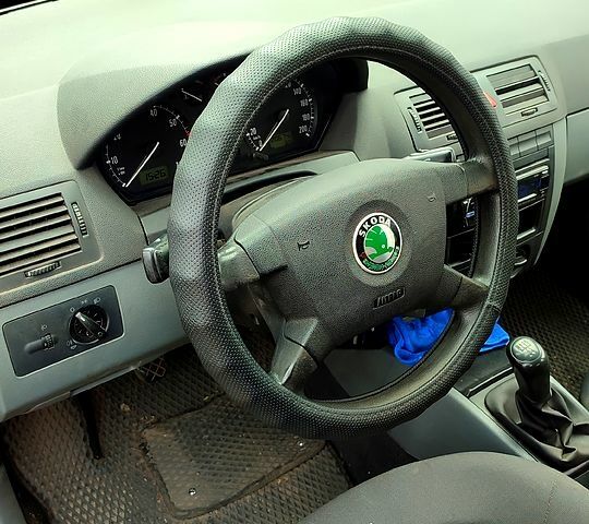 Синий Шкода Фабия, объемом двигателя 1.4 л и пробегом 206 тыс. км за 4000 $, фото 2 на Automoto.ua