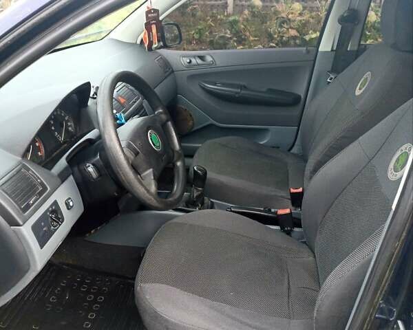 Синій Шкода Фабія, об'ємом двигуна 1.4 л та пробігом 300 тис. км за 1980 $, фото 6 на Automoto.ua