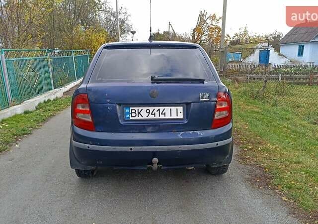 Синий Шкода Фабия, объемом двигателя 1.4 л и пробегом 300 тыс. км за 2350 $, фото 5 на Automoto.ua