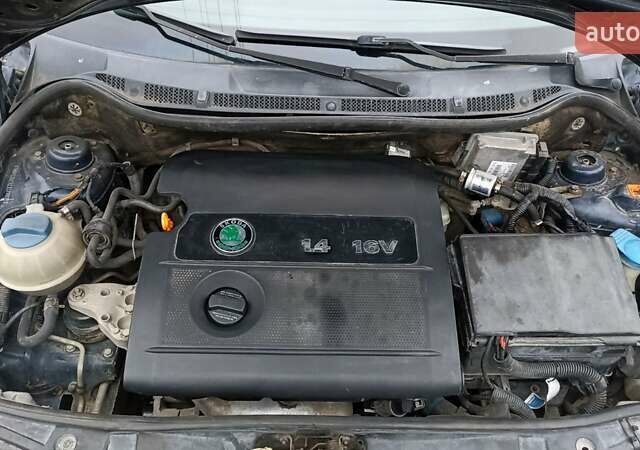 Синій Шкода Фабія, об'ємом двигуна 1.4 л та пробігом 300 тис. км за 1980 $, фото 8 на Automoto.ua