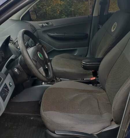 Синій Шкода Фабія, об'ємом двигуна 1.4 л та пробігом 300 тис. км за 2250 $, фото 6 на Automoto.ua