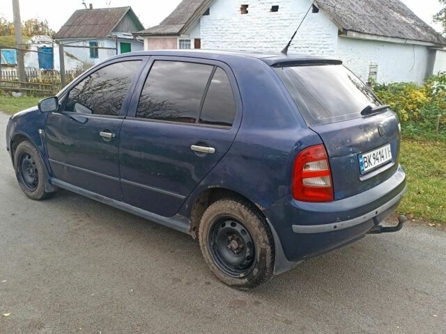 Синий Шкода Фабия, объемом двигателя 1.4 л и пробегом 300 тыс. км за 2350 $, фото 1 на Automoto.ua