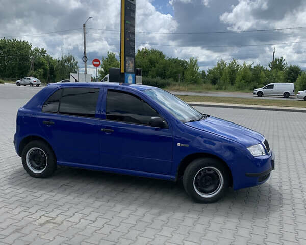 Синий Шкода Фабия, объемом двигателя 1.39 л и пробегом 219 тыс. км за 3300 $, фото 3 на Automoto.ua