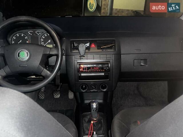 Синий Шкода Фабия, объемом двигателя 1.39 л и пробегом 217 тыс. км за 3400 $, фото 6 на Automoto.ua