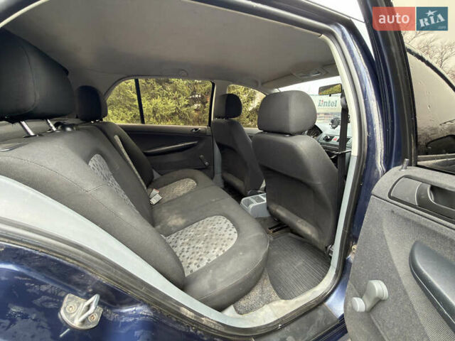 Синій Шкода Фабія, об'ємом двигуна 1.2 л та пробігом 200 тис. км за 2400 $, фото 15 на Automoto.ua