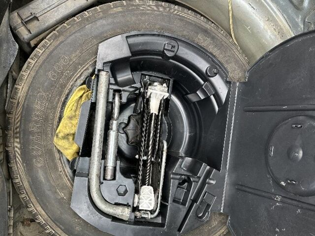 Синий Шкода Фабия, объемом двигателя 1.4 л и пробегом 330 тыс. км за 3500 $, фото 9 на Automoto.ua