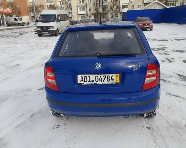 Синий Шкода Фабия, объемом двигателя 1.39 л и пробегом 149 тыс. км за 3700 $, фото 2 на Automoto.ua