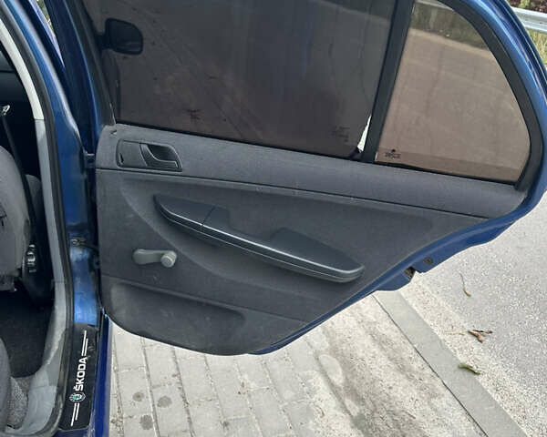 Шкода Фабия 2003 в Костополе на Automoto.ua Синий Шкода Фабия, объемом двигателя 1.2 л и пробегом 300 тыс. км за 2650 $, фото 10 на Automoto.ua