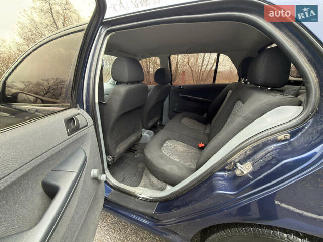 Синій Шкода Фабія, об'ємом двигуна 1.2 л та пробігом 200 тис. км за 2400 $, фото 16 на Automoto.ua