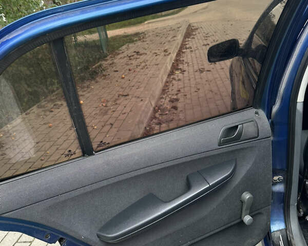 Шкода Фабия 2003 в Костополе на Automoto.ua Синий Шкода Фабия, объемом двигателя 1.2 л и пробегом 300 тыс. км за 2650 $, фото 7 на Automoto.ua