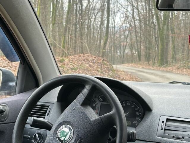 Синий Шкода Фабия, объемом двигателя 1.4 л и пробегом 330 тыс. км за 3500 $, фото 5 на Automoto.ua