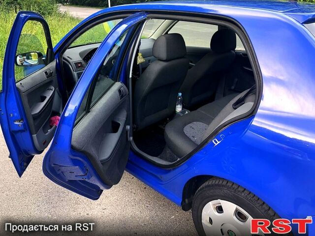 Шкода Фабія 2003 у Полтаві на Automoto.ua Синій Шкода Фабія, об'ємом двигуна 1.2 л та пробігом 0 тис. км за 3300 $, фото 4 на Automoto.ua