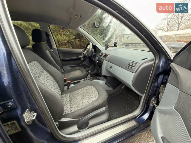 Синій Шкода Фабія, об'ємом двигуна 1.2 л та пробігом 200 тис. км за 2400 $, фото 14 на Automoto.ua