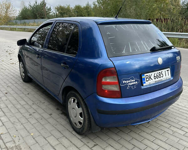 Шкода Фабия 2003 в Костополе на Automoto.ua Синий Шкода Фабия, объемом двигателя 1.2 л и пробегом 300 тыс. км за 2650 $, фото 4 на Automoto.ua