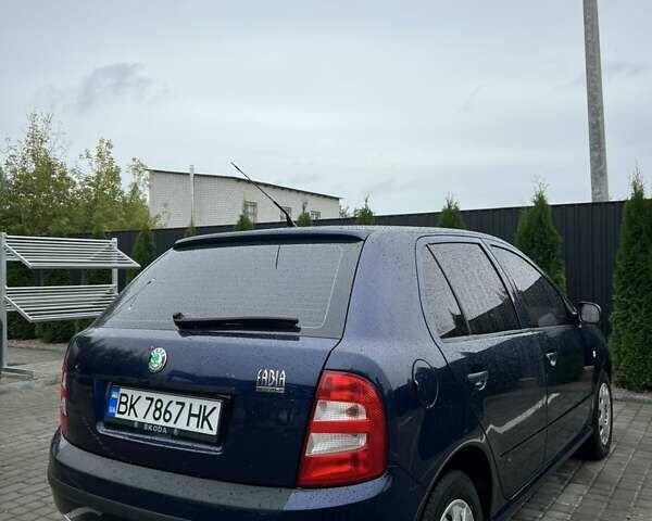Синий Шкода Фабия, объемом двигателя 1.2 л и пробегом 143 тыс. км за 3600 $, фото 4 на Automoto.ua