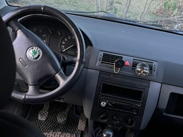 Синий Шкода Фабия, объемом двигателя 0 л и пробегом 125 тыс. км за 2500 $, фото 4 на Automoto.ua
