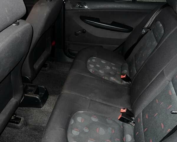 Синий Шкода Фабия, объемом двигателя 1.39 л и пробегом 217 тыс. км за 3400 $, фото 7 на Automoto.ua