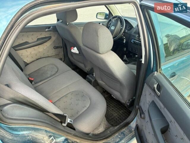 Синий Шкода Фабия, объемом двигателя 1.2 л и пробегом 260 тыс. км за 2900 $, фото 6 на Automoto.ua