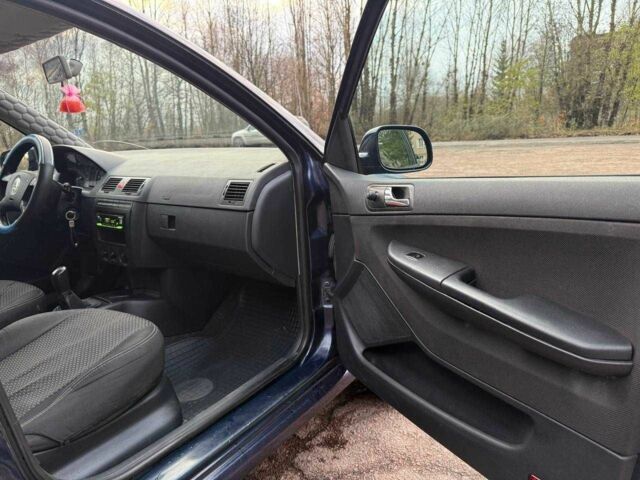 Синій Шкода Фабія, об'ємом двигуна 1.2 л та пробігом 235 тис. км за 2850 $, фото 11 на Automoto.ua