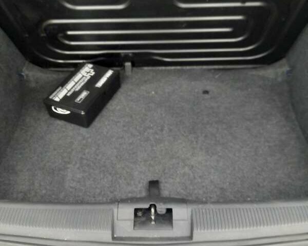 Синий Шкода Фабия, объемом двигателя 1.39 л и пробегом 149 тыс. км за 3700 $, фото 9 на Automoto.ua