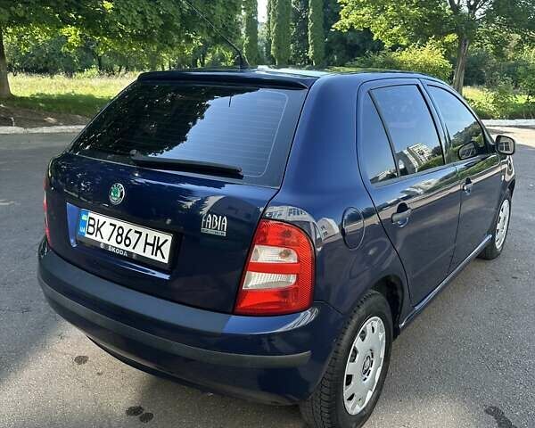 Синій Шкода Фабія, об'ємом двигуна 1.2 л та пробігом 140 тис. км за 3350 $, фото 3 на Automoto.ua