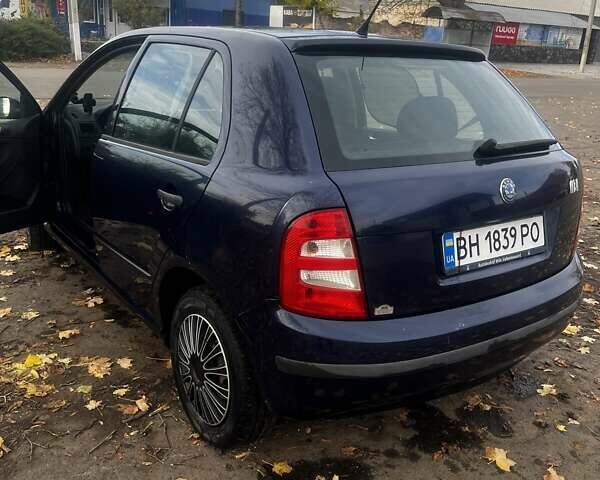 Синий Шкода Фабия, объемом двигателя 1.39 л и пробегом 217 тыс. км за 3400 $, фото 3 на Automoto.ua
