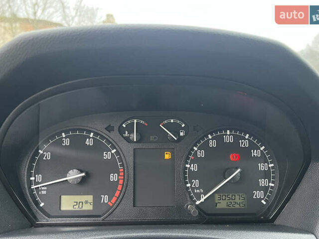 Синий Шкода Фабия, объемом двигателя 1.39 л и пробегом 305 тыс. км за 3750 $, фото 5 на Automoto.ua