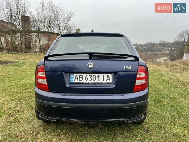 Синий Шкода Фабия, объемом двигателя 1.39 л и пробегом 305 тыс. км за 3750 $, фото 1 на Automoto.ua