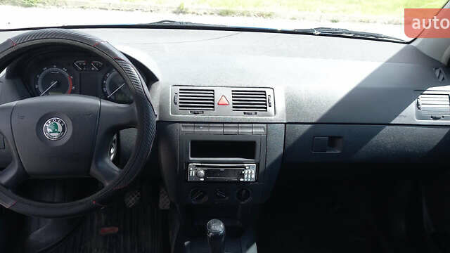 Синий Шкода Фабия, объемом двигателя 1.39 л и пробегом 205 тыс. км за 3099 $, фото 7 на Automoto.ua
