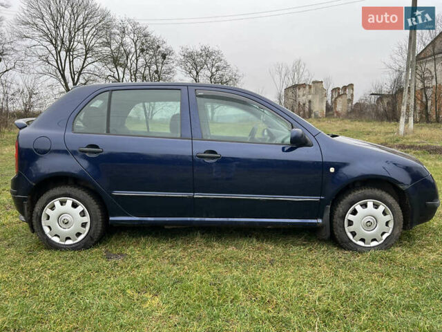 Синий Шкода Фабия, объемом двигателя 1.39 л и пробегом 305 тыс. км за 3750 $, фото 2 на Automoto.ua