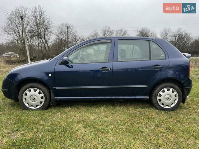 Синий Шкода Фабия, объемом двигателя 1.39 л и пробегом 305 тыс. км за 3750 $, фото 3 на Automoto.ua