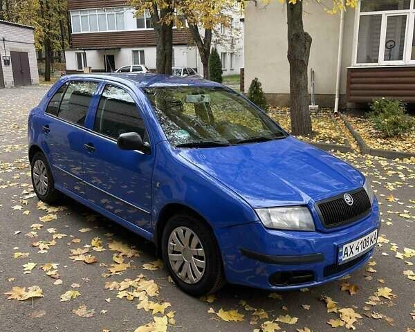 Синий Шкода Фабия, объемом двигателя 1.2 л и пробегом 214 тыс. км за 2850 $, фото 1 на Automoto.ua