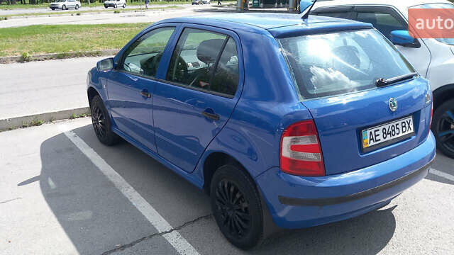 Синий Шкода Фабия, объемом двигателя 1.39 л и пробегом 205 тыс. км за 3099 $, фото 2 на Automoto.ua