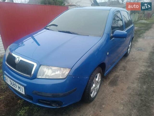 Синий Шкода Фабия, объемом двигателя 1.4 л и пробегом 330 тыс. км за 2400 $, фото 2 на Automoto.ua